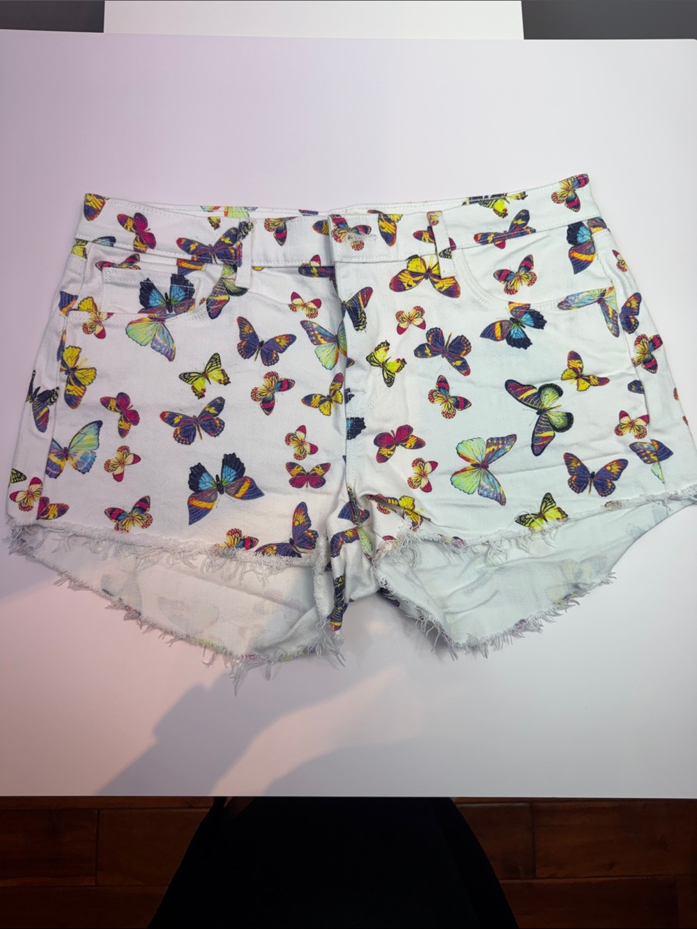L'AGENCE AUDREY BUTTERFLY SHORTS  MSRP $210 Size 28